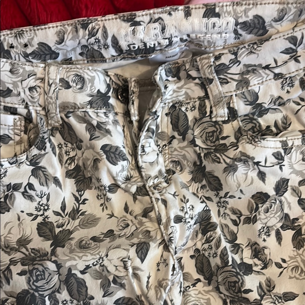 Floral Print Women's Cropped Jeans